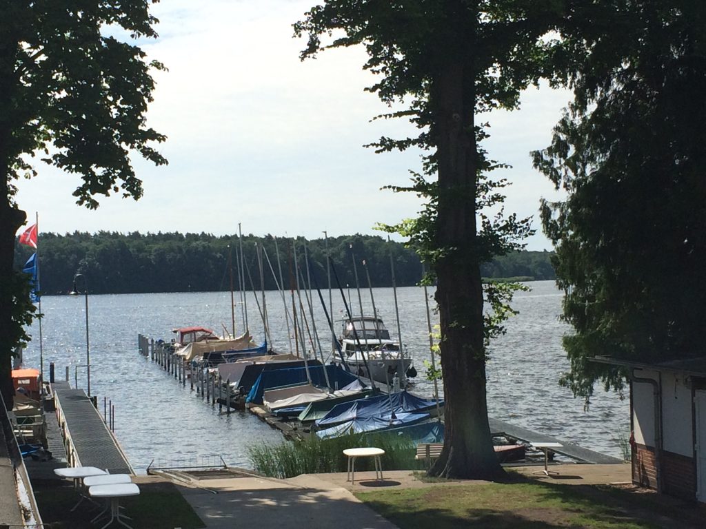 Lady Dor am Steg des Zeuthener Yachtclubs
