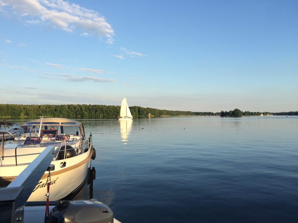 Katamaran vor dem Zeuthener Yachtclub